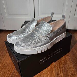 VIONIC Uptown Loafer Silver leather Sz 8.5